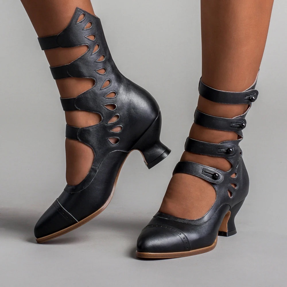American Duchess Colette NIB size 9.5 with button hook